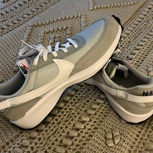 Brand new never worn NIKE sneakers